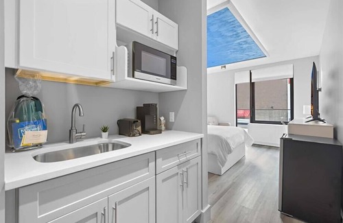 Mott Haven Hotel | Mott Haven Queen Suite | Gym | Kitchenette