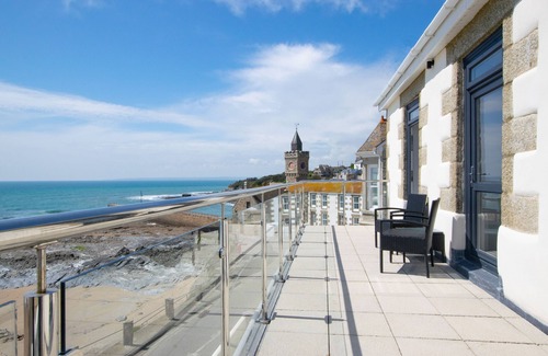 Porthleven House | Mott House - Three Bedroom House, Sleeps 6
