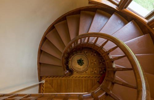 Mankato Bed & Breakfast | Moulin Rouge House Bed and Breakfast