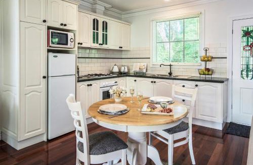 Sassafras Villa | Moulton Park Estate - Cottages