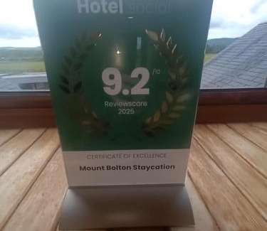 Portlaw Hotel | Moun Bolton Cabin 'Chester'