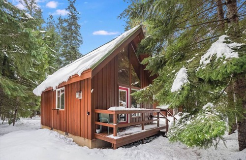 Trout Lake Cabin | Mount Adams Cozy Cabin Retreat