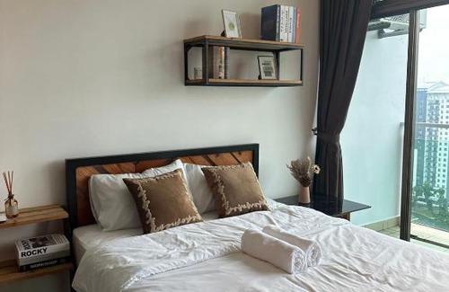 Taman Mount Austin Apartment | Mount Austin Lake View