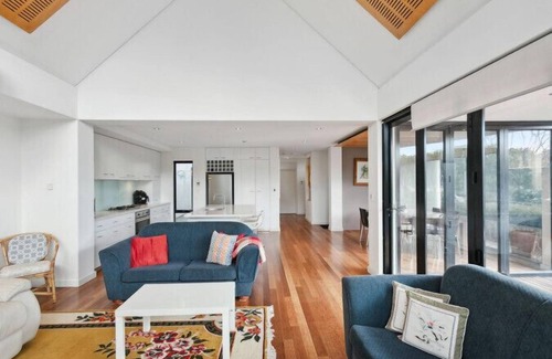 Mount Claremont House | Mount Claremont House close to Train + Parks