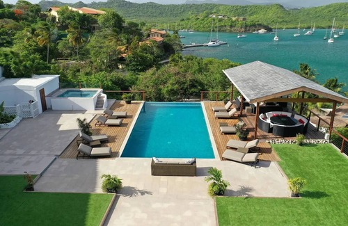 Lance aux Epines House | Mount Hartman Bay Estate- Bay View Villa