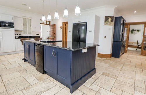 Meliden Cottage | MOUNT HOUSE, family friendly, character holiday cottage in Dyserth
