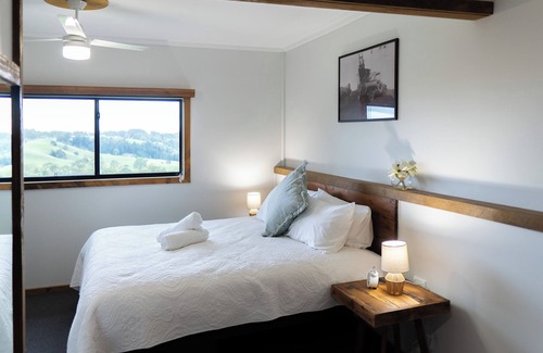 Mount Mee Cabin | Mount Mee Country Lodge