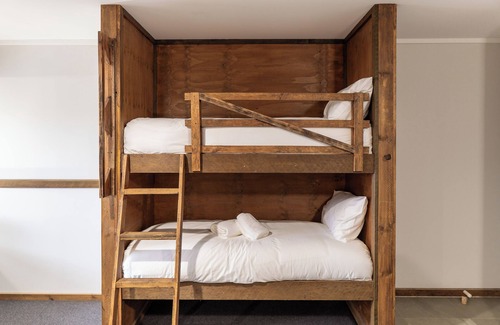 Mount Mee Cabin | Mount Mee Country Lodge