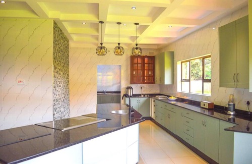 Mazowe Villa | Mount Pleasant - Luxurious 4-Bed Villa