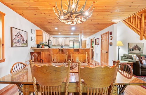 Bryson City Cabin | Mountain Aire HotTub|FirePit
