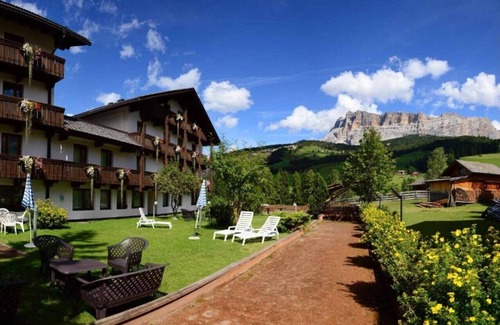 La Villa Apartment | Mountain apartment with the amenities of a hotel and views of the Dolomites