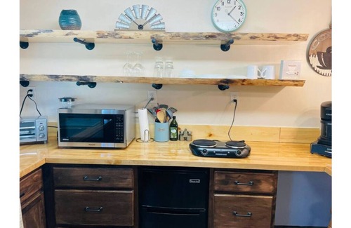 Martin City Condo | Mountain Bungalow