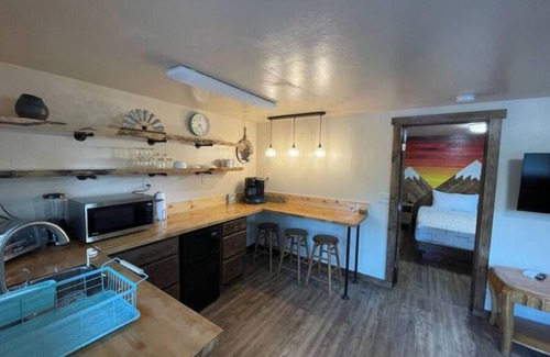 Martin City Condo | Mountain Bungalow