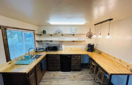 Martin City Condo | Mountain Bungalow