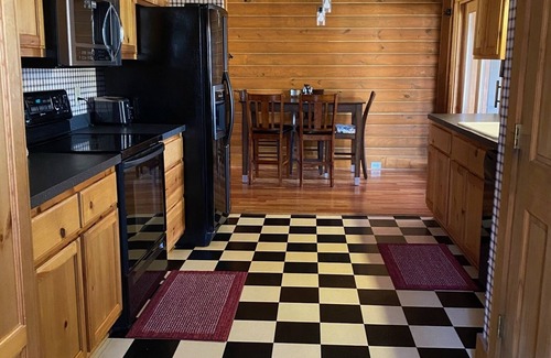 Mount Gilead House | Mountain Cabin, Lake Tillery, Uwharrie National Forest
