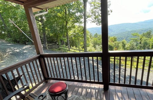 Purlear House | Mountain Cabin with sunset VIEWs for Miles! Close to Boone and Blowing Rock