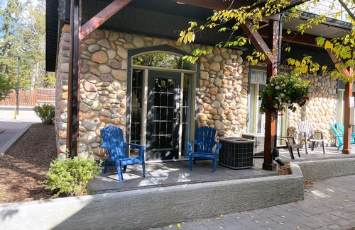 Canmore Ski Chalet | 🥇 Mountain Chalet at Mystic Springs, Heated Pool, Hot Tub!