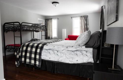 Sutton House | Mountain charm near Mount Sutton