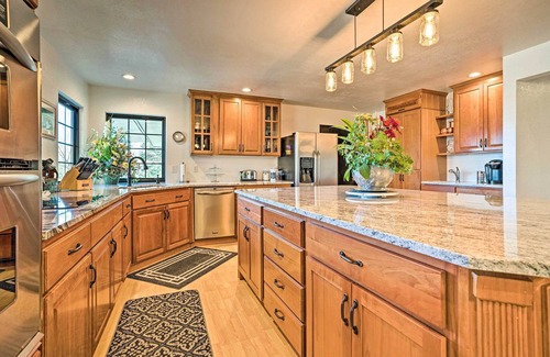 Wenatchee House | Mountain Escape - 7 Miles to Mission Ridge Resort!