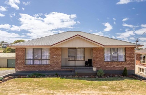 Deloraine House | Mountain Explorer - perfect base for exploring