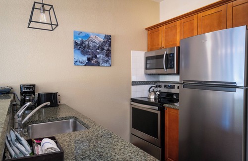 Olympic Valley Condo | Mountain Facing Ski-In/Ski-Out Top Floor 1 Bedroom Condo