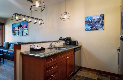 Olympic Valley Condo | Mountain Facing Ski-In/Ski-Out Top Floor 1 Bedroom Condo