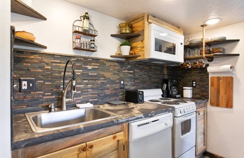 Black Hawk House | Mountain guest suite w/creekside sauna, patio, & fire pit. Casinos nearby!