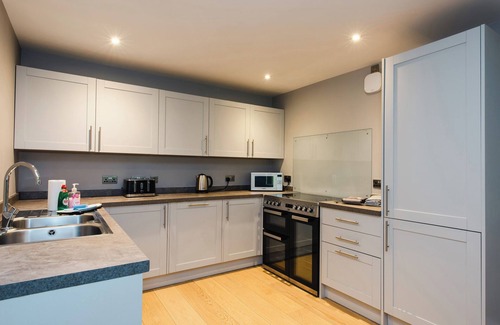Alvie Cottage | MOUNTAIN HARE APARTMENT, pet friendly, with open fire in Aviemore