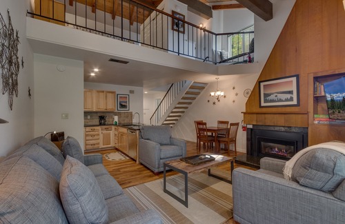 Carnelian Woods House | Mountain High: Studio, 1.5 BA Townhouse in Carnelian Bay, Sleeps 4