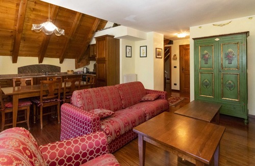 Pallusieux Apartment | MOUNTAIN HOLIDAYS Roomy & Comfy Panoramic Apt x5