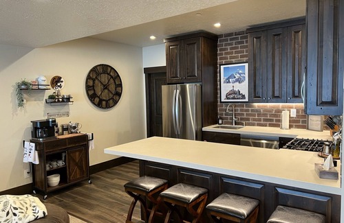 Kamas Apartment | Mountain Home (basement apartment) - stunning views, hot tub!