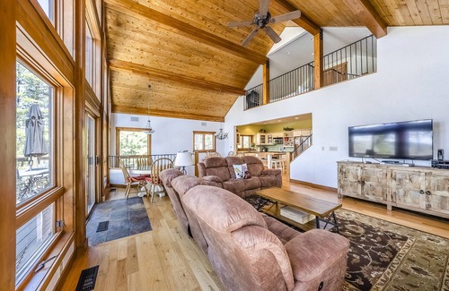 Sunset Ridge House | Mountain Home close to Winter Park Resort. WHOLE HOUSE CENTRAL A/C & HOT TUB