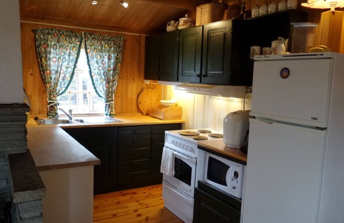 Rennebu Cabin | Mountain hut, 20 km north of Oppdal, near Trollheimen.