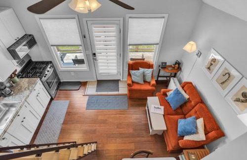 Thomas House | Mountain Koru Near Trails & Town cabin