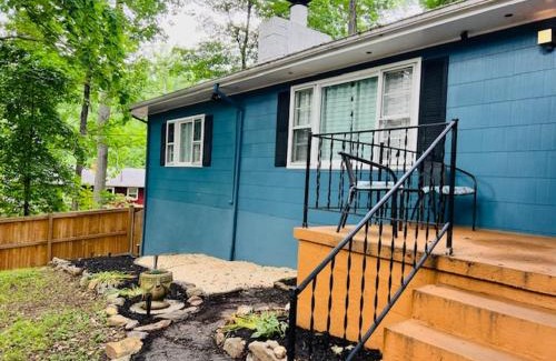 Kabletown House | Mountain Lake Retreat - hot tub, lake, fire pit, wineries, restaurant
