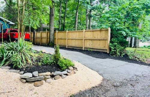 Kabletown House | Mountain Lake Retreat - hot tub, lake, fire pit, wineries, restaurant