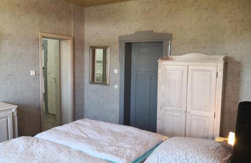 Guentersberge Apartment | Mountain Lake View