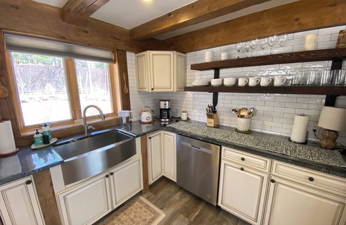 New Paltz House | Mountain Lodge Retreat, Near New Paltz &Hikes.nNature and modern convenience.
