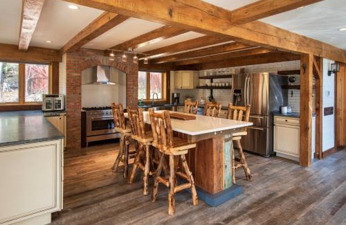 New Paltz Ski Chalet | Mountain Lodge Retreat, Near New Paltz & Hikes
