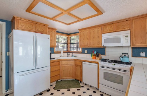 Dorrington Cabin | Mountain Magic- Pool Access