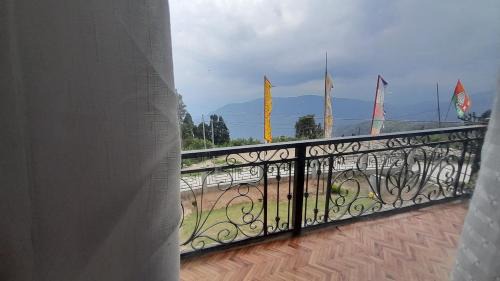 Geyzing House | Mountain Majesty Homestay, Sombaria