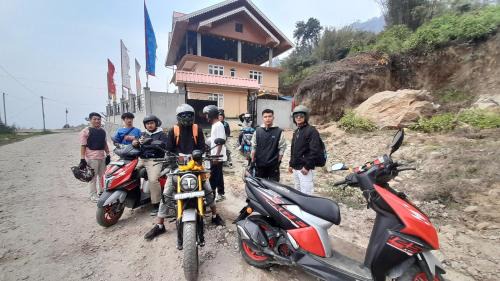Geyzing House | Mountain Majesty Homestay, Sombaria