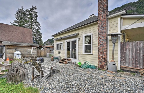 Index House | 'Mountain Memories:' Cozy Small Town Escape