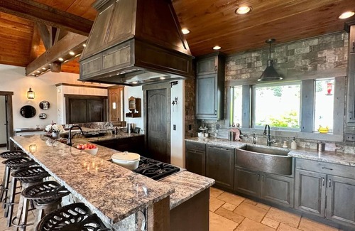 Northwest Montana - Glacier National Park House | Mountain Modern Family 6-Acre Luxury Home & Guest Cabin w/Lake View & Nearby Lake Access