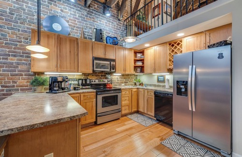 Bristol Apartment | Mountain MusicLoft Downtown,Music/Racing