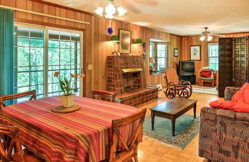 Mountain Rest House | Mountain Rest Cottage with Gas Fireplace!