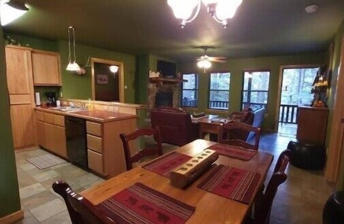 Cloudcroft Cabin | Mountain retreat with a beautiful veiw.