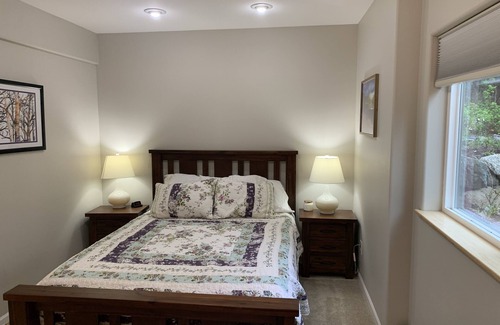 Eagle River House | Mountain retreat with hot tub, private deck, kitchen & stunning views.