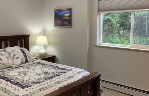 Eagle River House | Mountain retreat with hot tub, private deck, kitchen & stunning views.