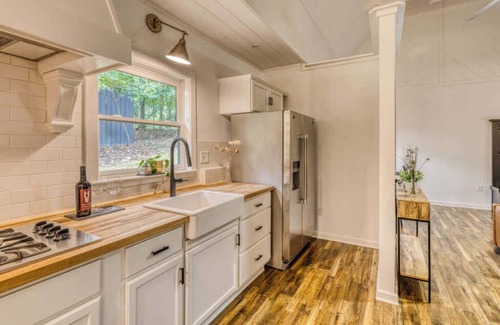 Blue Ridge House | Mountain Retreats, Sauna, Private Hot tub, Patio & Courtyard!